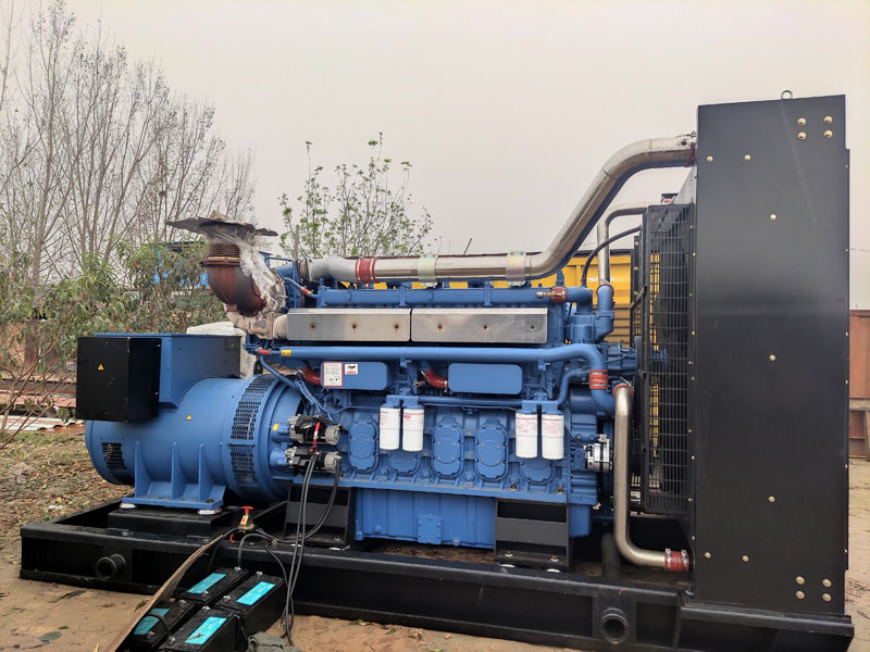 怀安柴油发电机组更换机油时，应遵循哪些步骤？